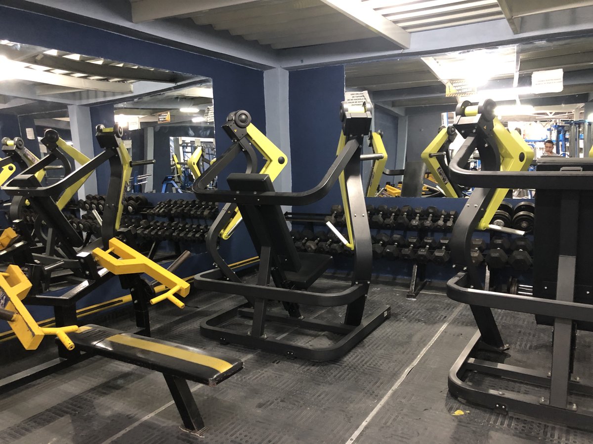 Zona de máquinas y peso libre - Pimpos Gym