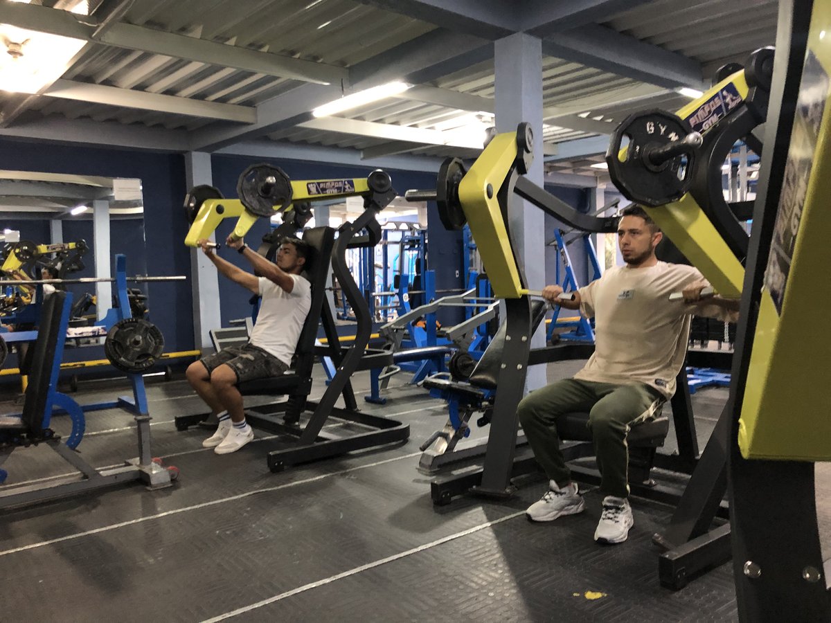 Zona de press y máquinas - Pimpos Gym