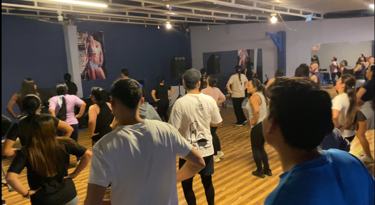 Clase grupal de baile - Pimpos Gym