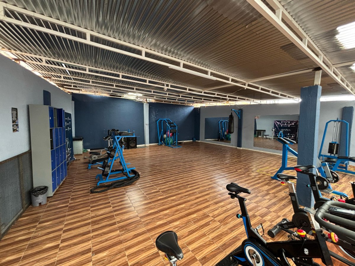 Zona de spinning y lockers - Pimpos Gym